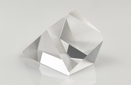 تتضمن عملية الطلاء البصري بشكل أساسي الخطوات الرئيسية التالية: