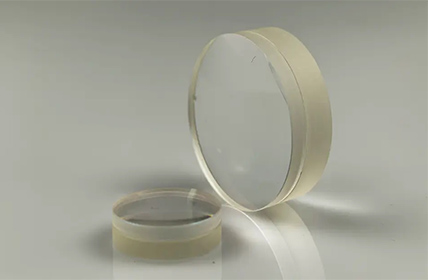 يقدم ATOPTIK مجموعة واسعة من العدسات اللونية